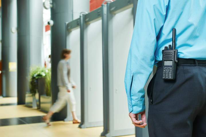 Surveillance et intervention professionnelles.